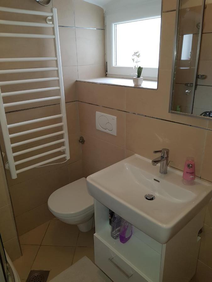 Apartment And Room Marija คิร์ก ภายนอก รูปภาพ