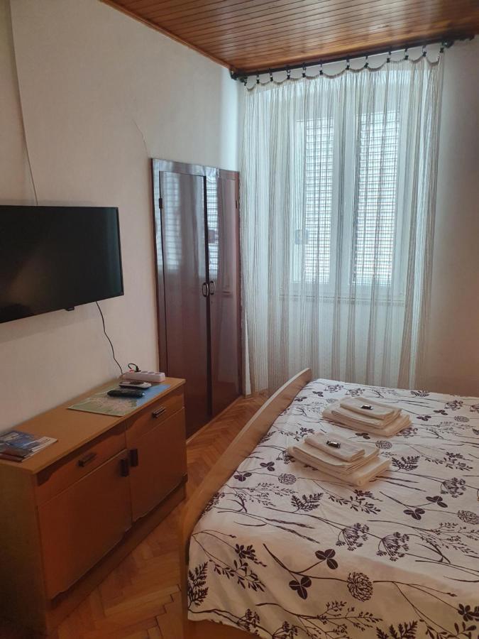 Apartment And Room Marija คิร์ก ภายนอก รูปภาพ
