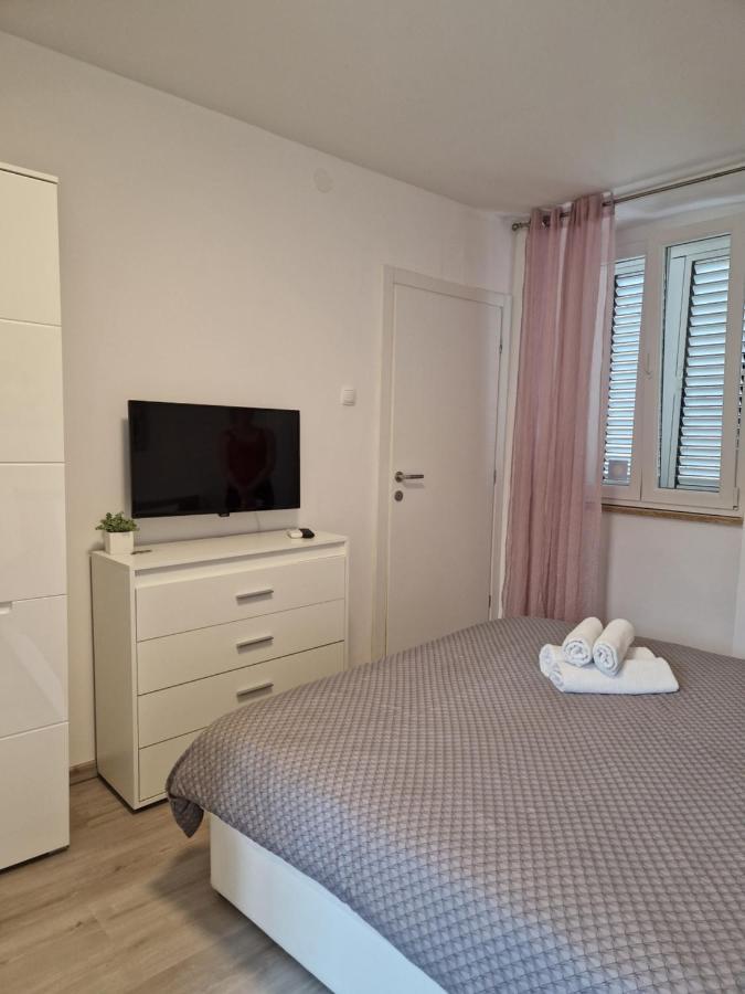 Apartment And Room Marija คิร์ก ภายนอก รูปภาพ